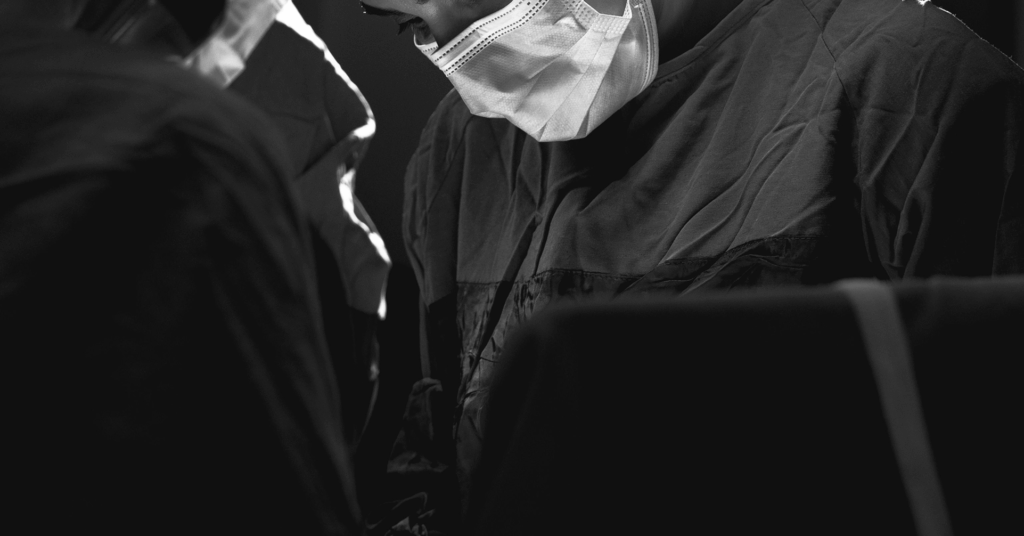 cirujano durante operacion